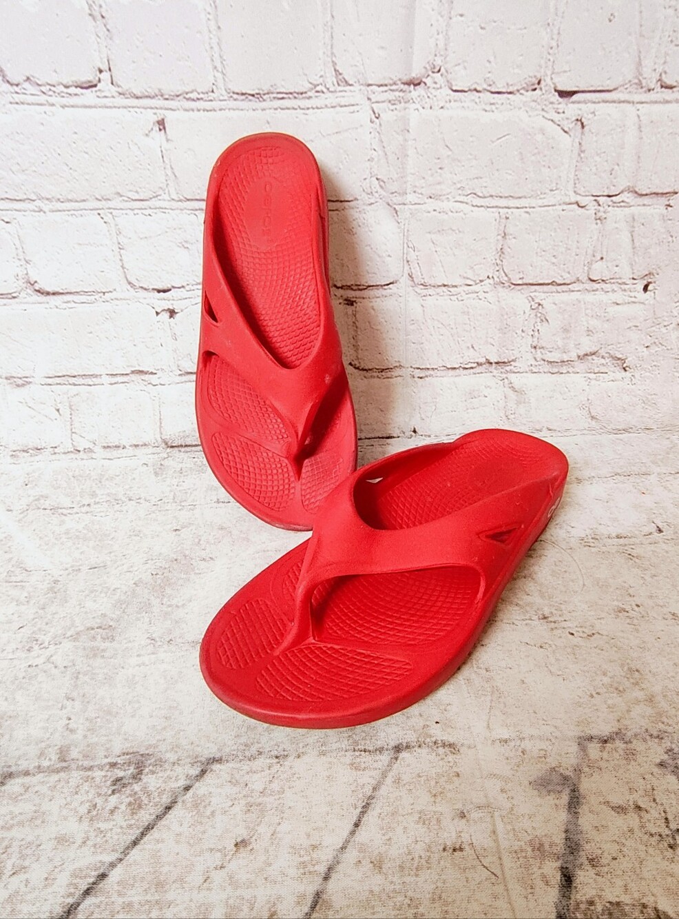 Oofos Original Women's Red Flip Flop Thong Sandals 7 Orthopedic